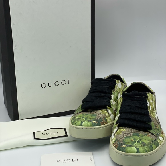 Gucci Other - Gucci Low-top sneaker in GG Supreme canvas with Bl